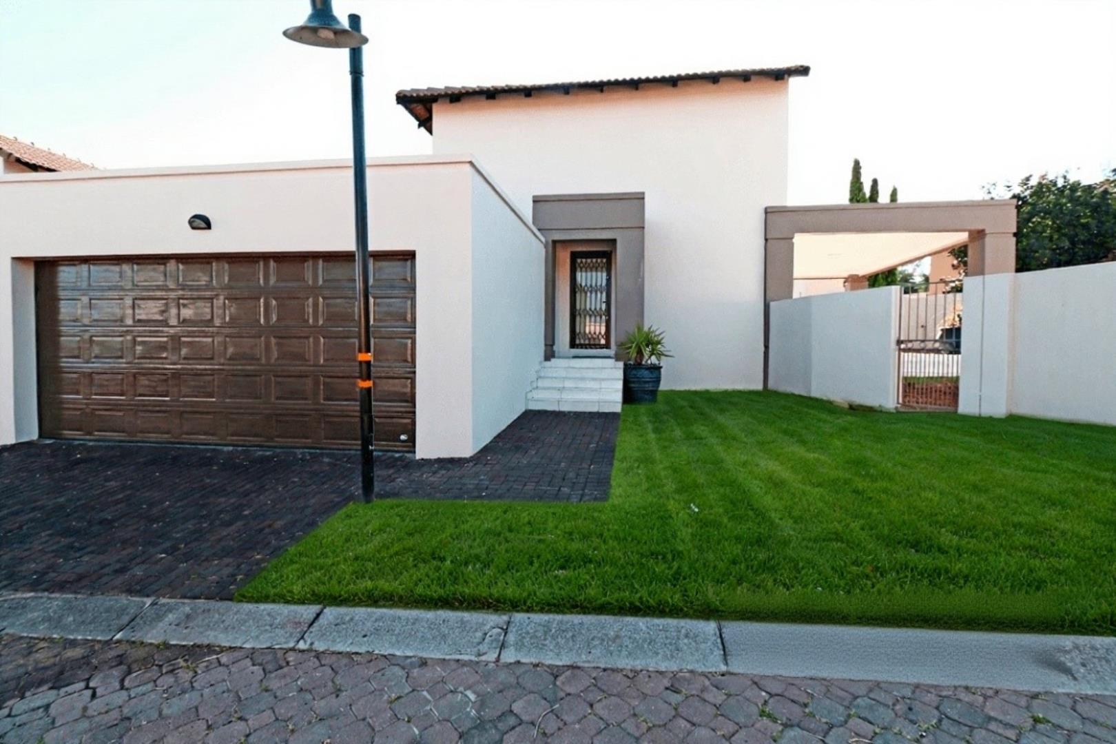 754946_Front_with_grass-AND_NO_LOGO.jpeg
