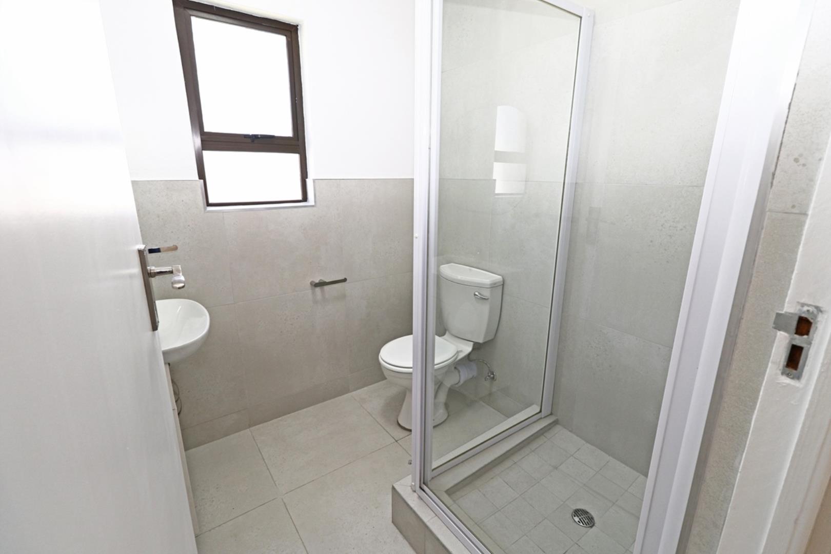 754946_bathroom_downstairs.jpg